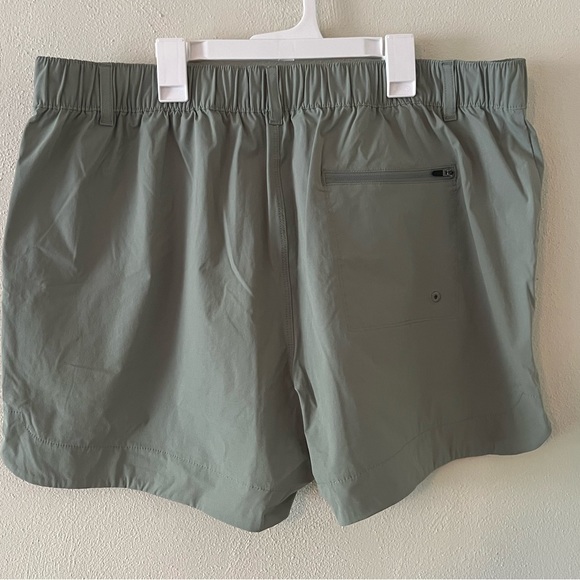 Light green athletic shorts - Picture 2 of 2
